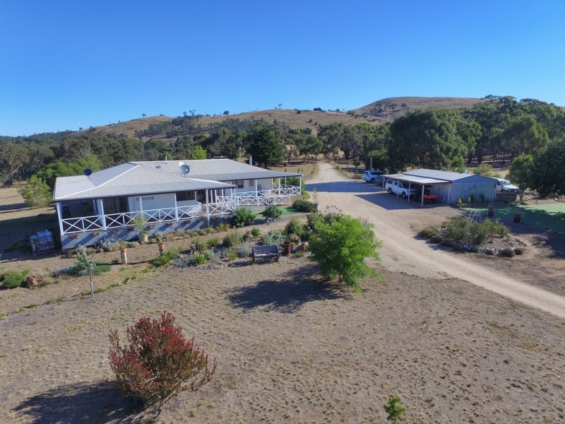 105 Rifle Butts Road, Landsborough VIC 3384