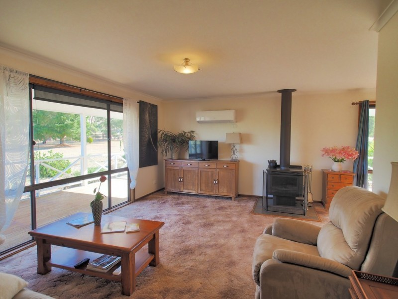 105 Rifle Butts Road, Landsborough VIC 3384