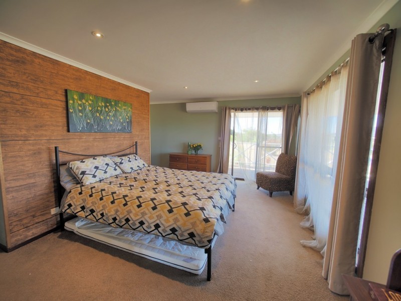 105 Rifle Butts Road, Landsborough VIC 3384