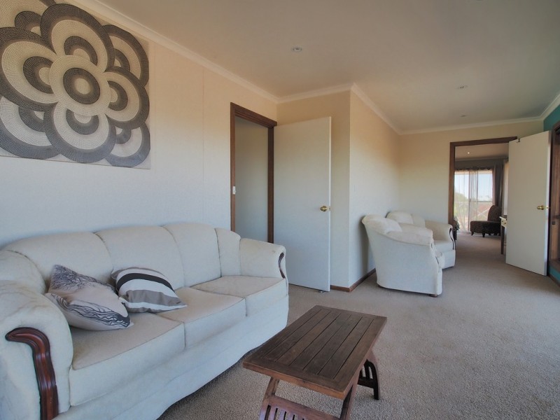 105 Rifle Butts Road, Landsborough VIC 3384