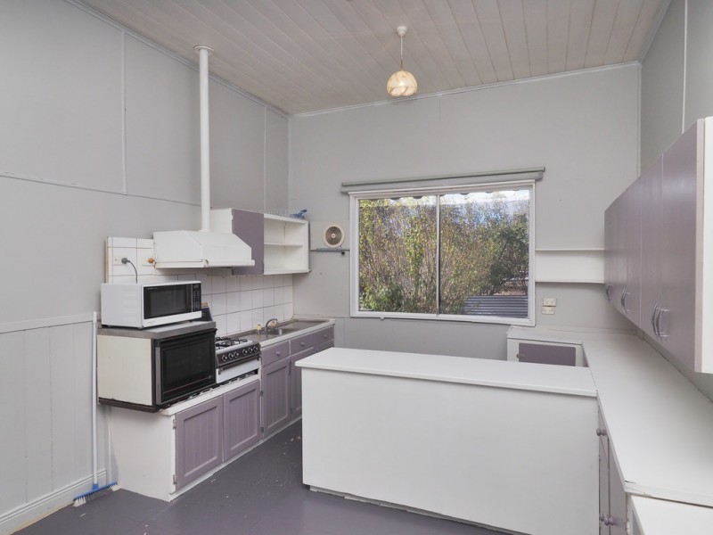 9 Currajong Avenue, Ararat VIC 3377