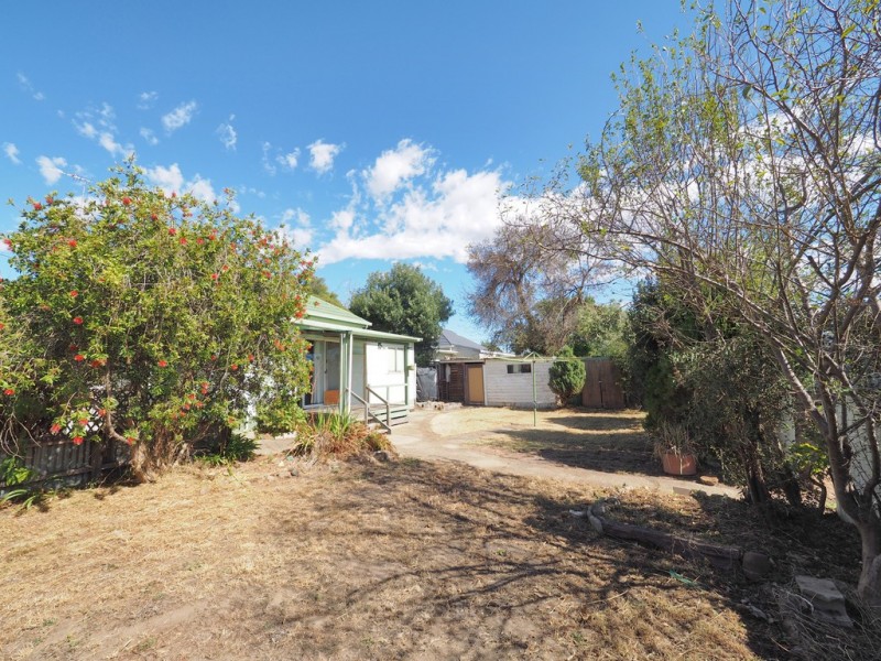 9 Currajong Avenue, Ararat VIC 3377