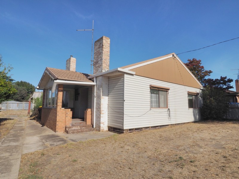 14 Queens Avenue, Ararat VIC 3377