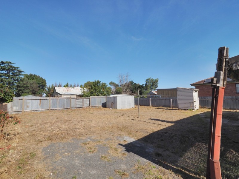 14 Queens Avenue, Ararat VIC 3377