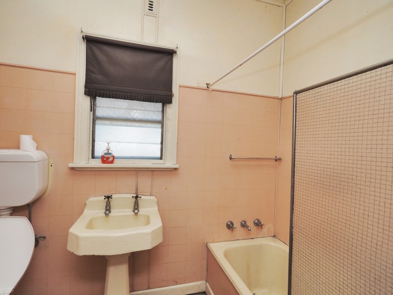 14 Queens Avenue, Ararat VIC 3377