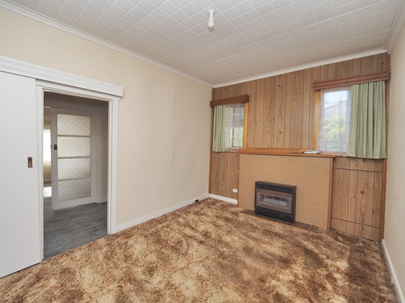 14 Queens Avenue, Ararat VIC 3377