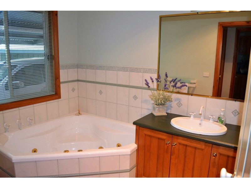 12 Redgum Drive, Ararat VIC 3377