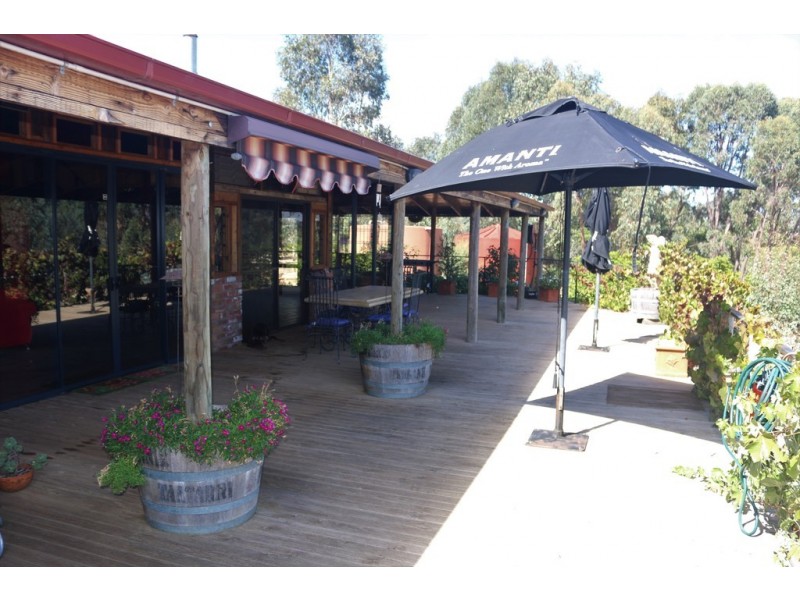 15 Borbridge Lane, Moonambel VIC 3478