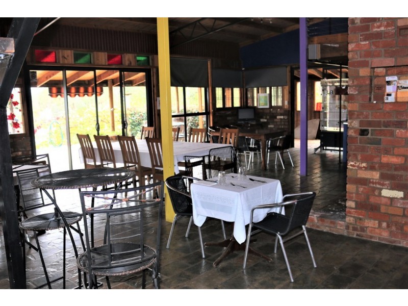 15 Borbridge Lane, Moonambel VIC 3478