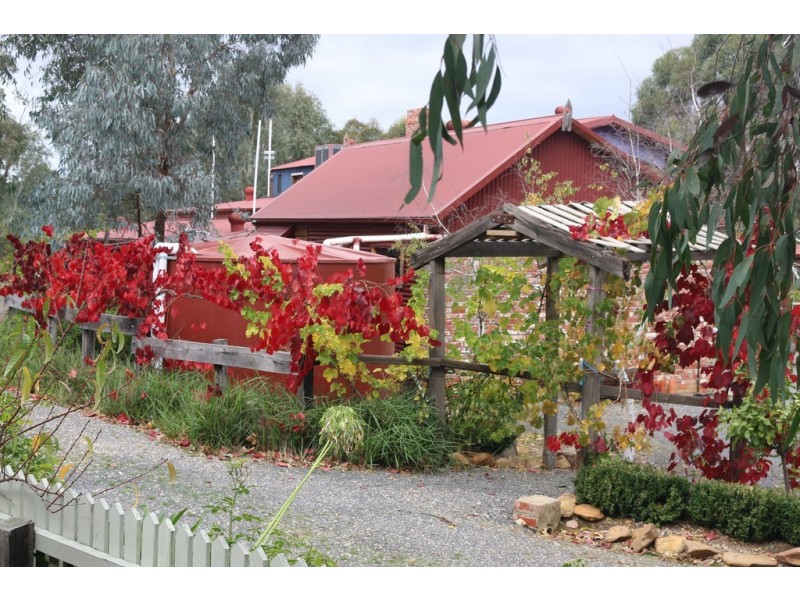 15 Borbridge Lane, Moonambel VIC 3478