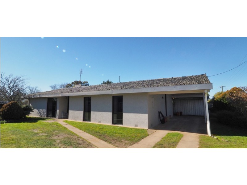 23 Port Fairy Road, Ararat VIC 3377