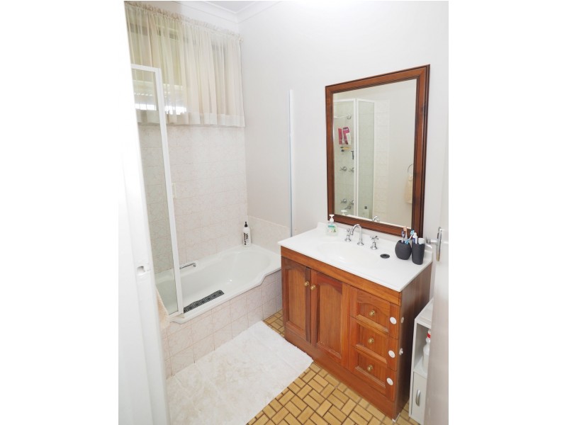 23 Port Fairy Road, Ararat VIC 3377