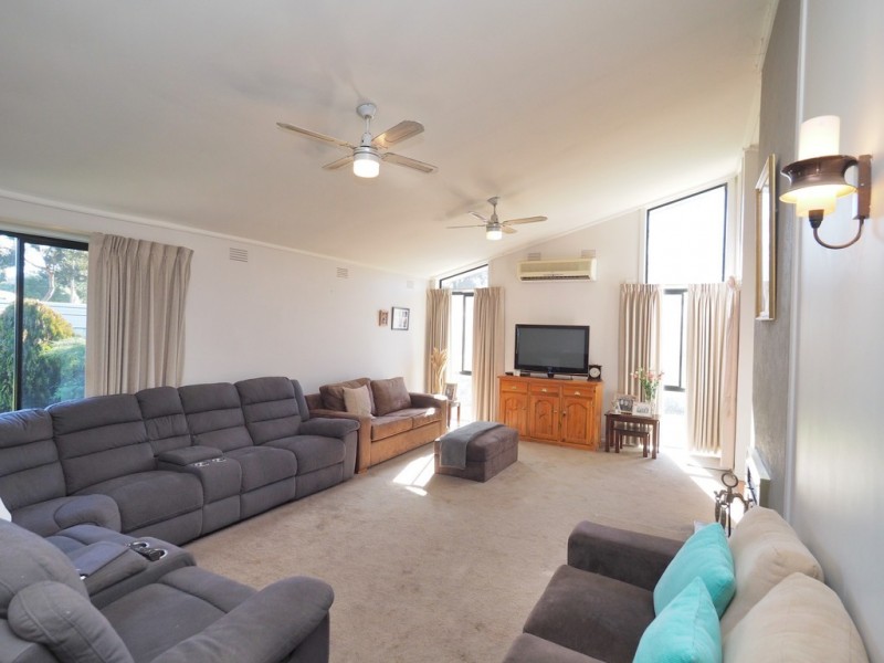 23 Port Fairy Road, Ararat VIC 3377