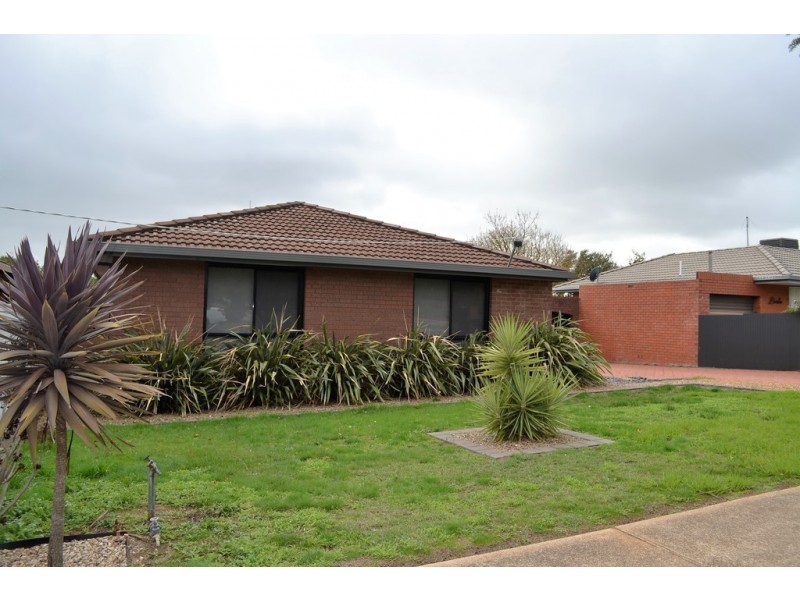 76 Banfield Street, Ararat VIC 3377