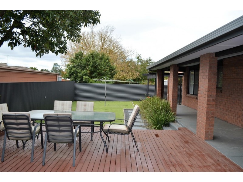 76 Banfield Street, Ararat VIC 3377