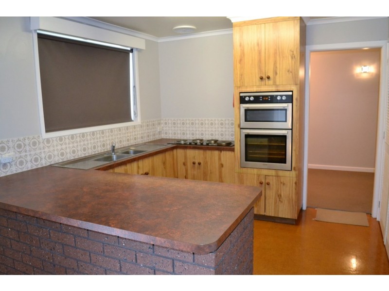 76 Banfield Street, Ararat VIC 3377