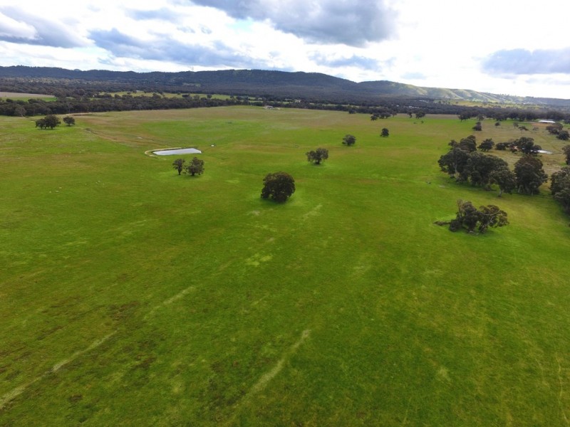 CA 37and42 Railway Road, Ararat VIC 3377