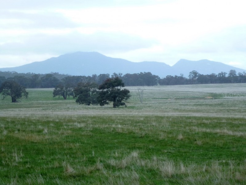 CA 37and42 Railway Road, Ararat VIC 3377