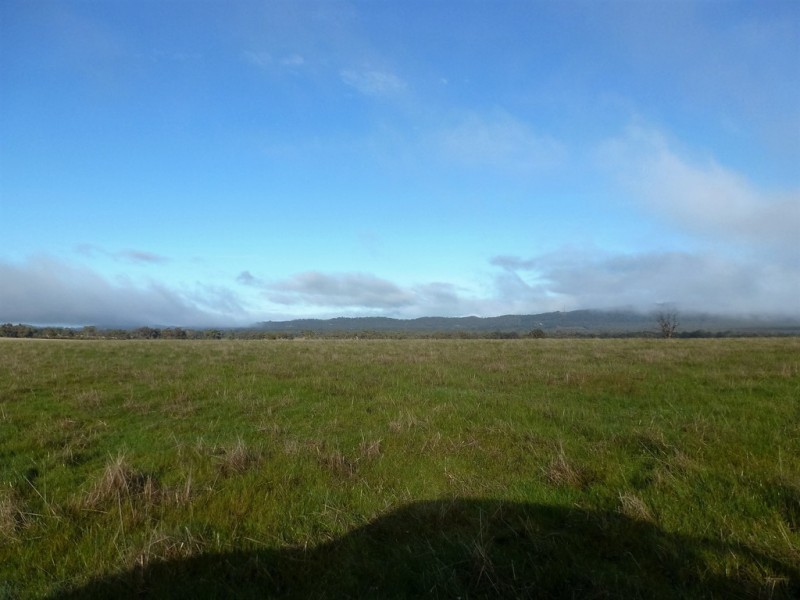 CA 37and42 Railway Road, Ararat VIC 3377