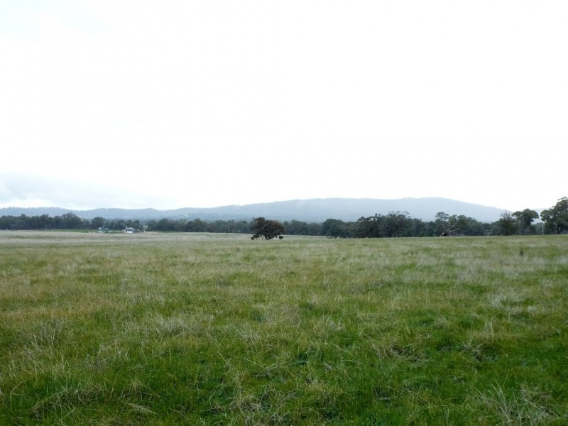 CA 37and42 Railway Road, Ararat VIC 3377