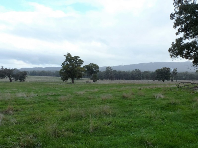 CA 37and42 Railway Road, Ararat VIC 3377