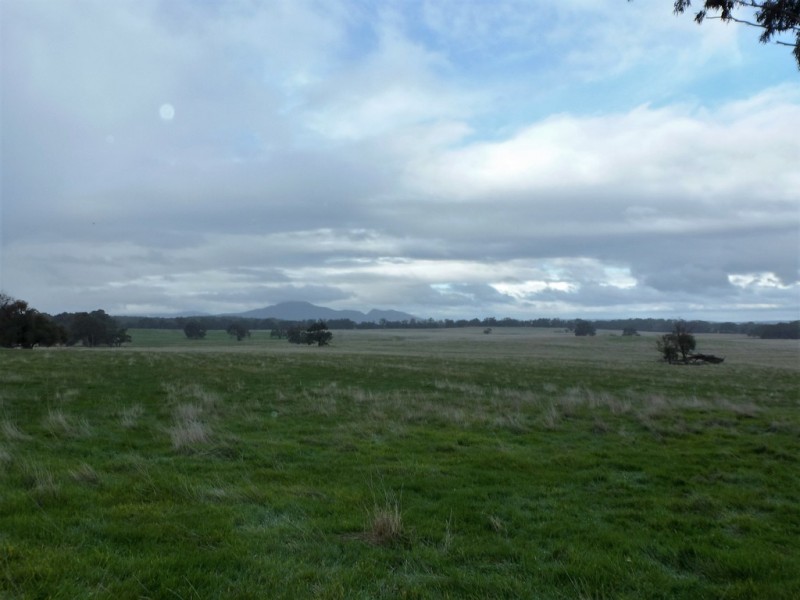 CA 37and42 Railway Road, Ararat VIC 3377