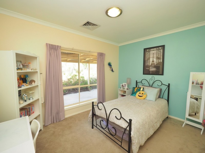 19 Bowen Place, Ararat VIC 3377