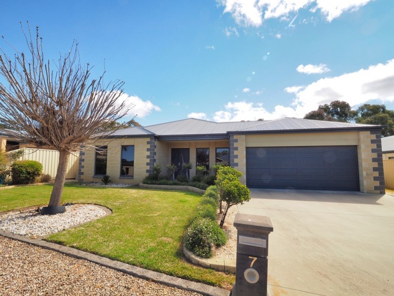 7 Kims Close, Ararat VIC 3377
