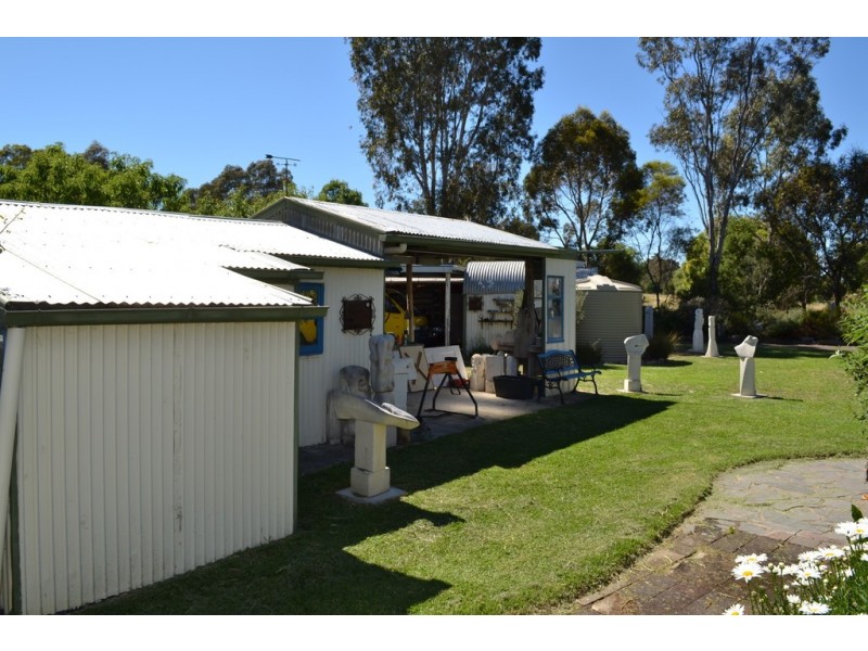 2 Burke Street, Landsborough VIC 3384