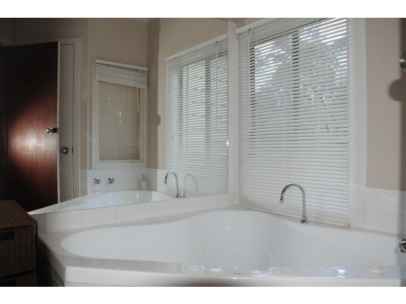 124a-126a Grampians Road, Halls Gap VIC 3381