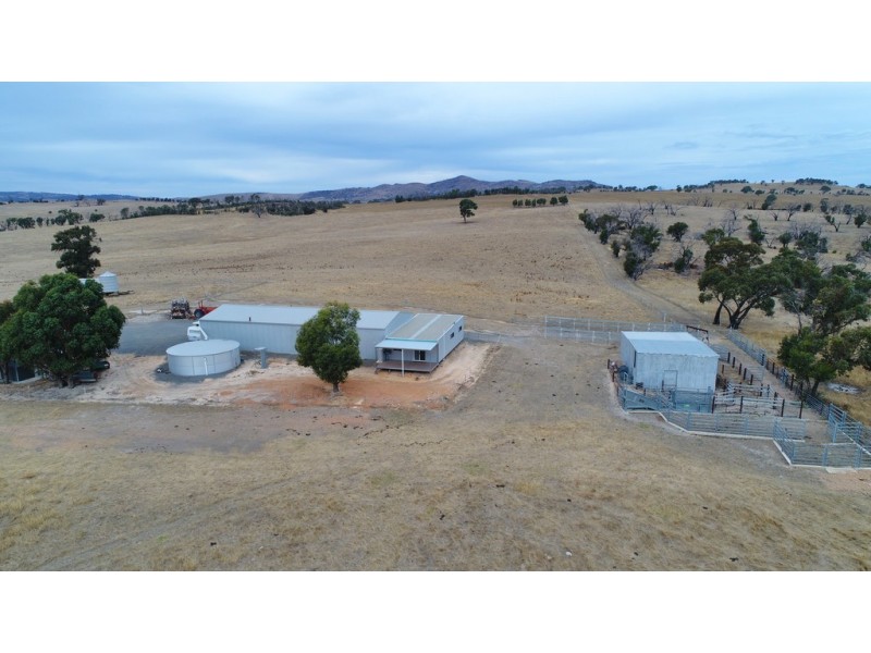 21 Banfields Road, Moyston VIC 3377