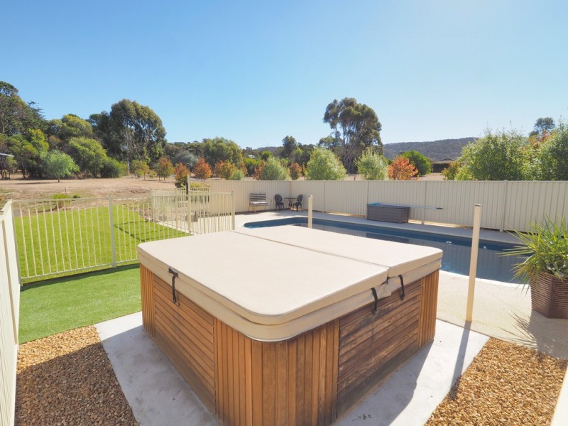 86 Picnic Road, Ararat VIC 3377