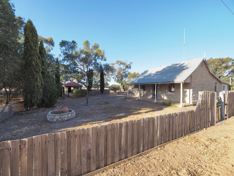 11 Grange Road, Rossbridge VIC 3377