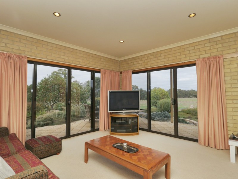 258 Gluepot Rd, Pomonal VIC 3381
