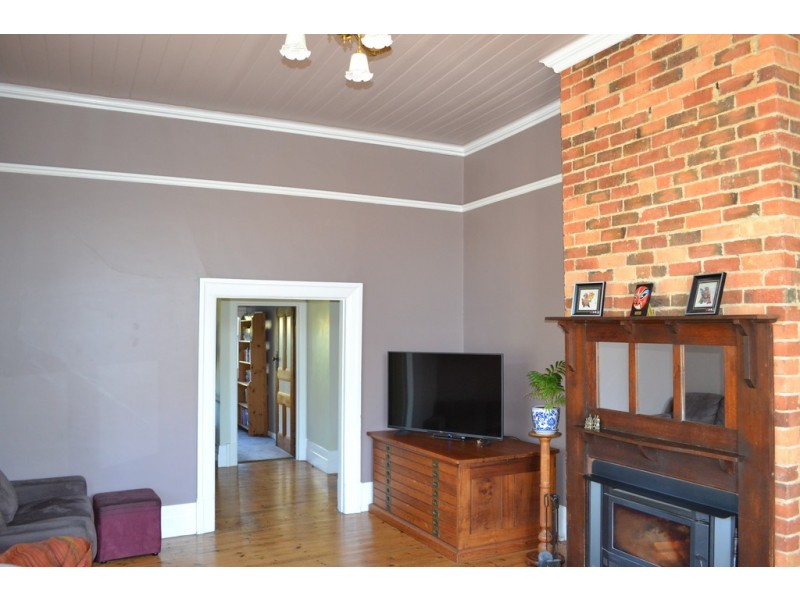 24 Port Fairy Road, Ararat VIC 3377