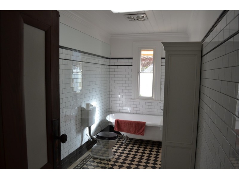 24 Port Fairy Road, Ararat VIC 3377