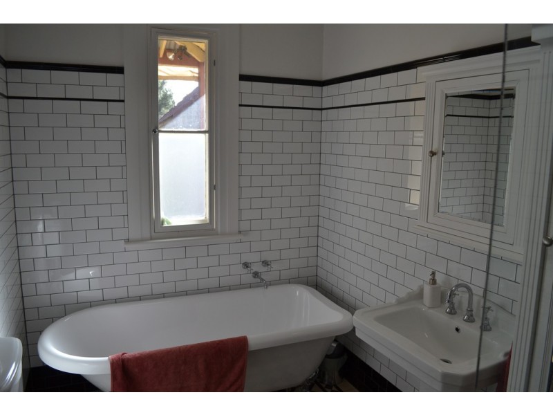 24 Port Fairy Road, Ararat VIC 3377