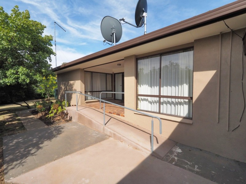 18 Ellerker Avenue, Ararat VIC 3377