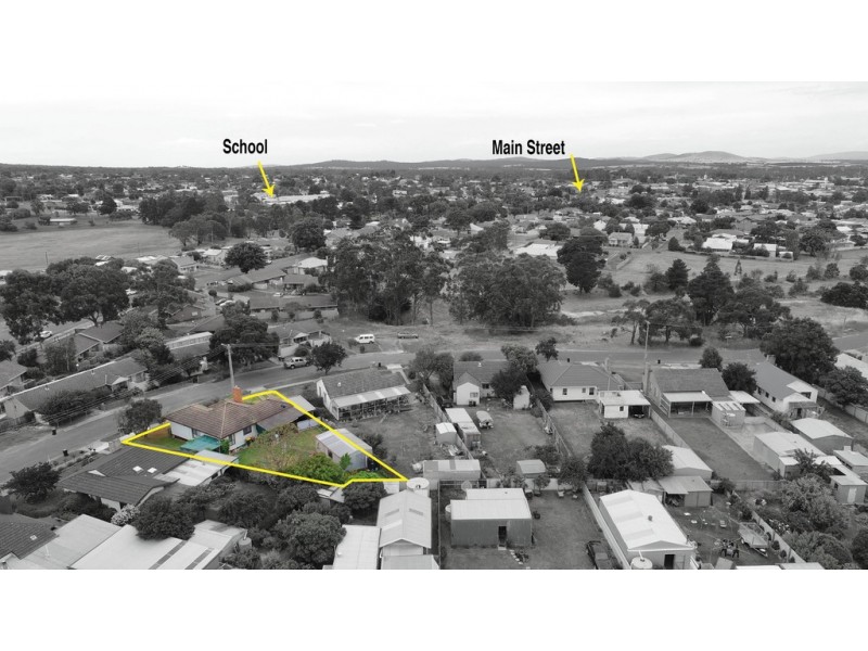 8 Bonnin Avenue, Ararat VIC 3377