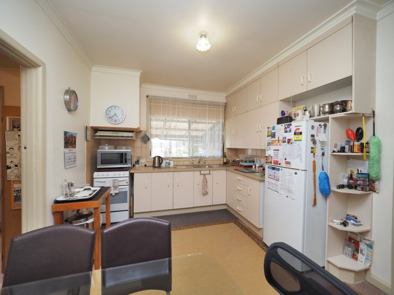 8 Bonnin Avenue, Ararat VIC 3377