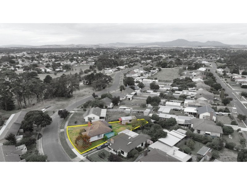 8 Bonnin Avenue, Ararat VIC 3377