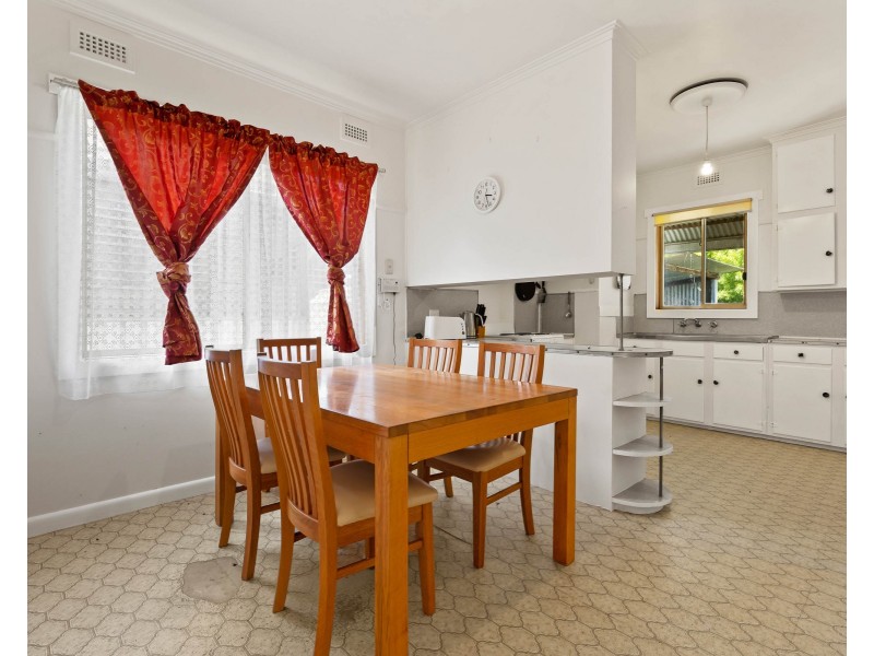 130 Montgomery Street, Lake Bolac VIC 3351