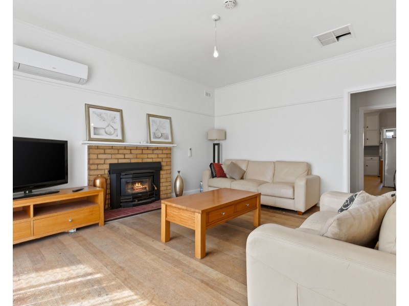 130 Montgomery Street, Lake Bolac VIC 3351