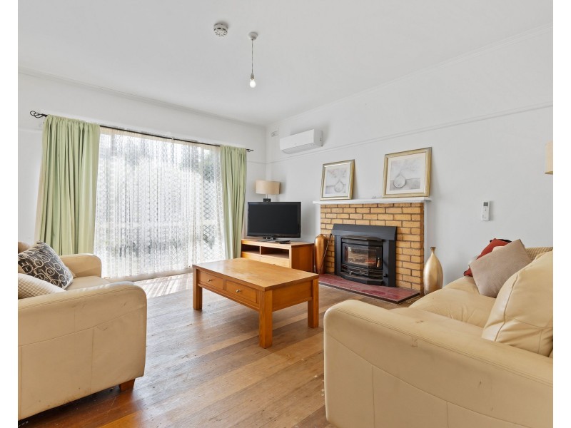 130 Montgomery Street, Lake Bolac VIC 3351