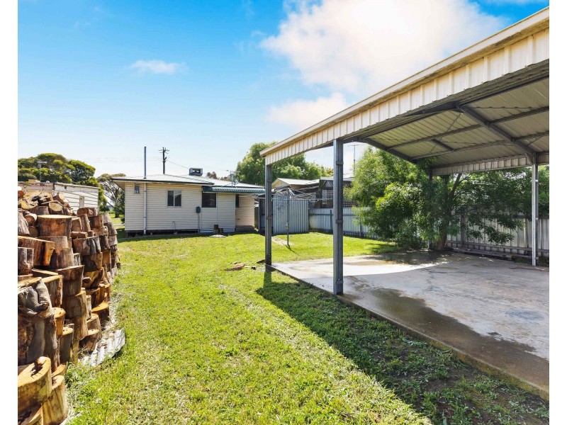 130 Montgomery Street, Lake Bolac VIC 3351