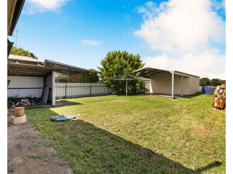 130 Montgomery Street, Lake Bolac VIC 3351