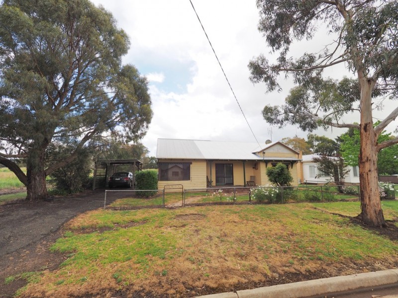 31 Station Street, Glenthompson VIC 3293