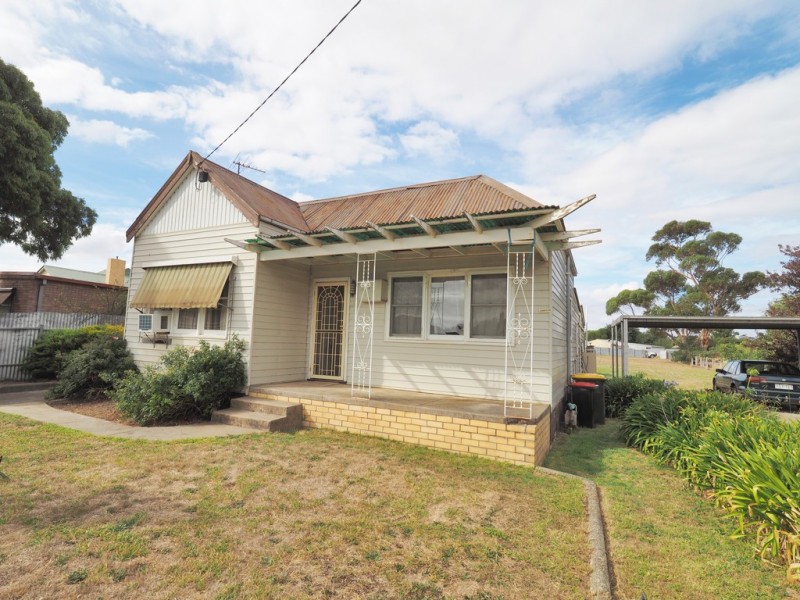 8 Blake Street, Ararat VIC 3377