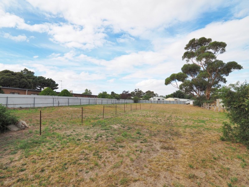 8 Blake Street, Ararat VIC 3377