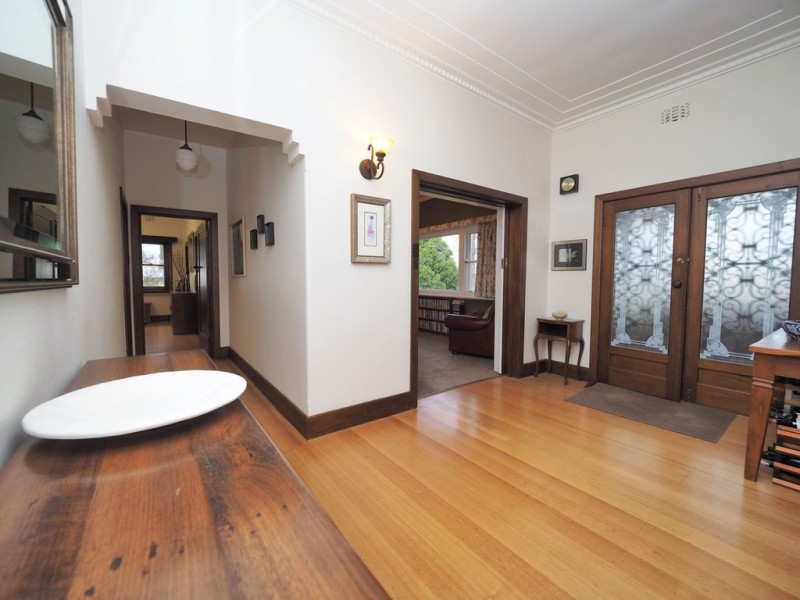 8-10 Barkly Street West, Ararat VIC 3377